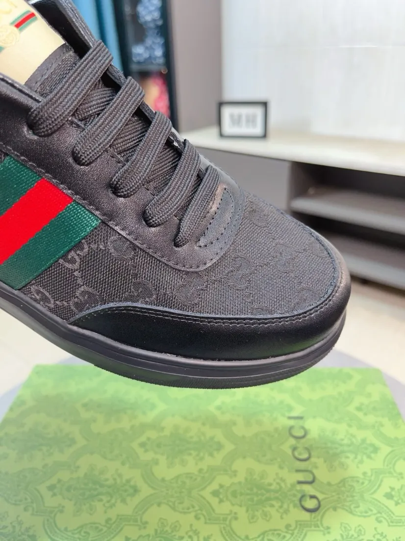 Men's shoes 💰400🌹🌹GUCCI [Gucci] New high-end brand of men's shoes, the latest fashionable casual men's shoes, trendy and versatile style, relaxed and sporty style, uppers imported from Italy, first-layer cowhide, genuine leather lining and ultra-fine workmanship. Original personalized fashionable rubber wear-resistant outsole, light and comfortable on the foot, size 38-44